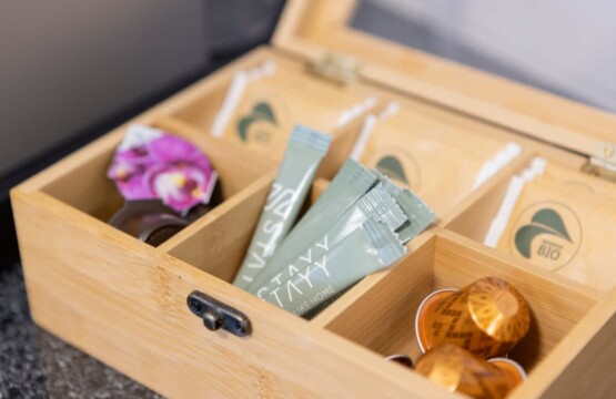 75a86300 5f24 49 ltroy