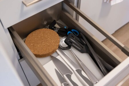 b8903552 9195 4a YNzI0