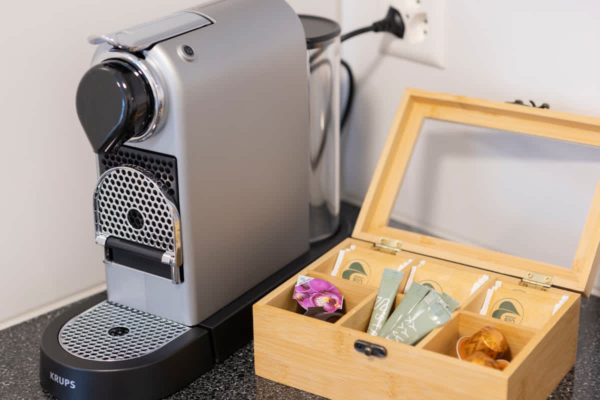 ca8254db 804c 4f z GbD