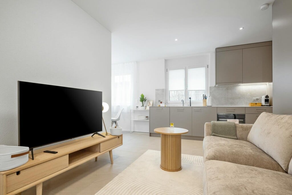 Bright living room with kitchen at STAYY Flagship Limmattal in Schlieren