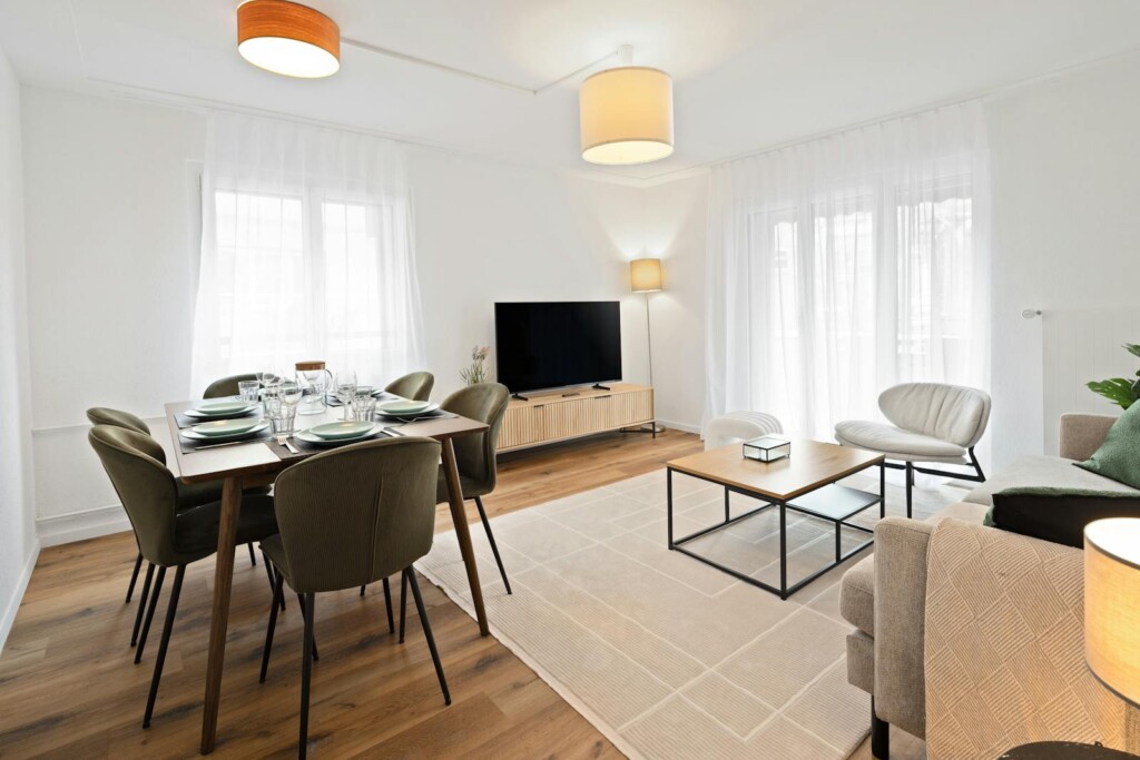 Living and dining area of STAYY Rigi Suites in K&uuml;ssnacht am Rigi